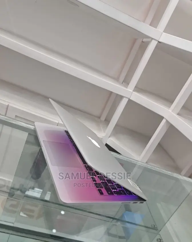 New Laptop Apple MacBook Pro 2015 16GB Intel Core I7 SSD 128GB