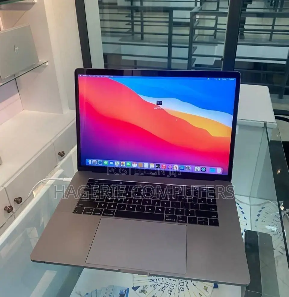 New Laptop Apple MacBook Pro 2017 16GB AMD Ryzen SSD 512GB