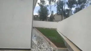4bdrm House in Villa, Yeka for Sale
