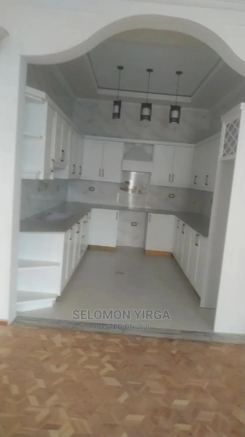 4bdrm House in Villa, Yeka for Sale