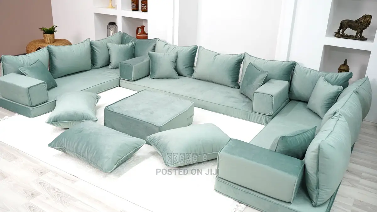 Mejles Arabia With Table