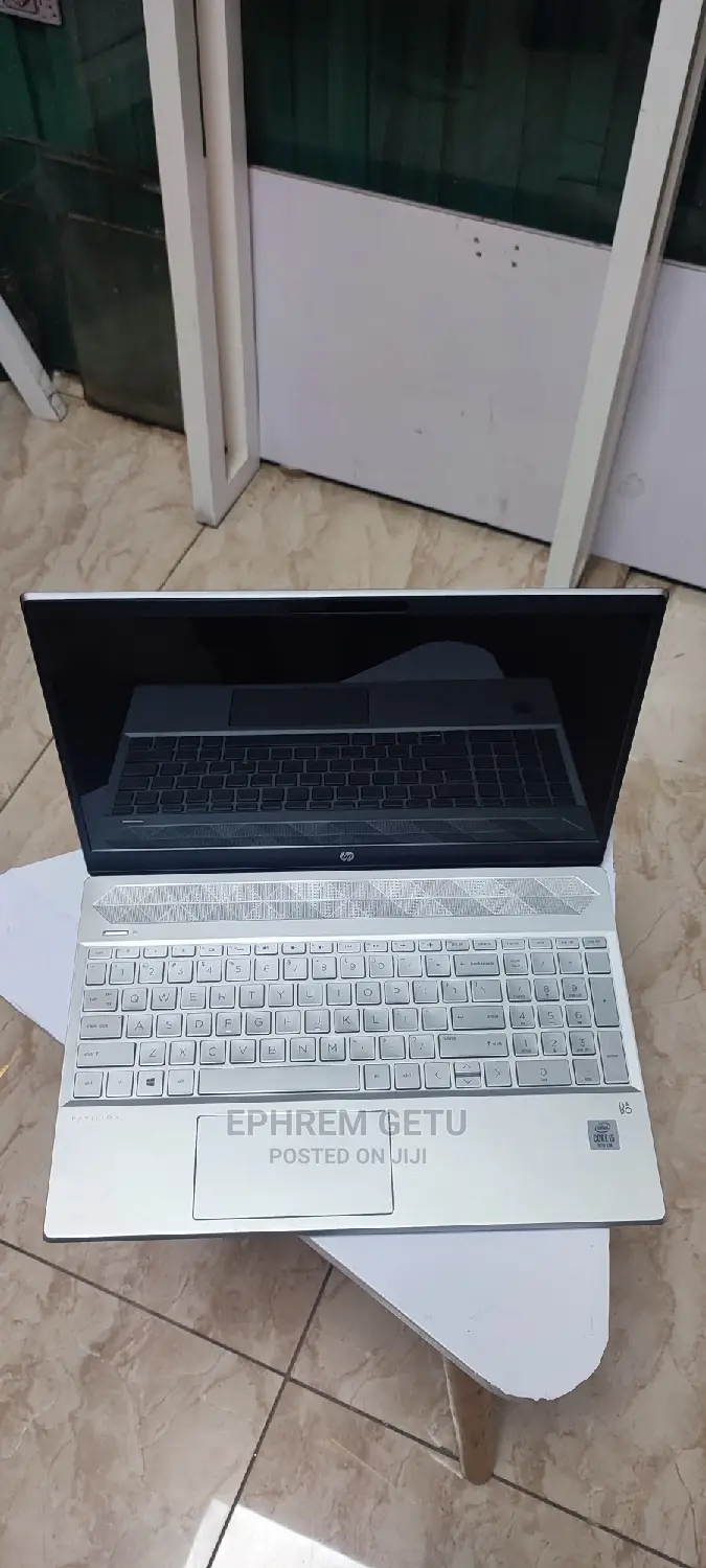 New Laptop HP Pavilion 15 8GB Intel Core I5 SSD 256GB