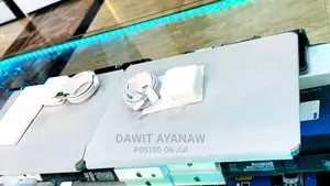 New Laptop Apple MacBook Air 2022 M2 8GB Apple M2 SSD 256GB