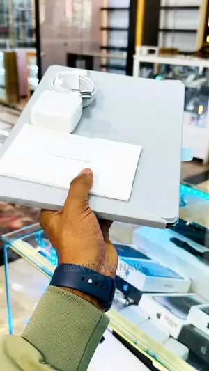 Photo - New Laptop Apple MacBook Air 2022 M2 8GB Apple M2 SSD 256GB