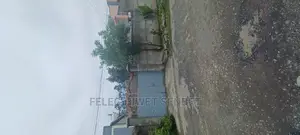 የሚሸጥ የድሮ ቪላ ቤት ያለው ቦታ