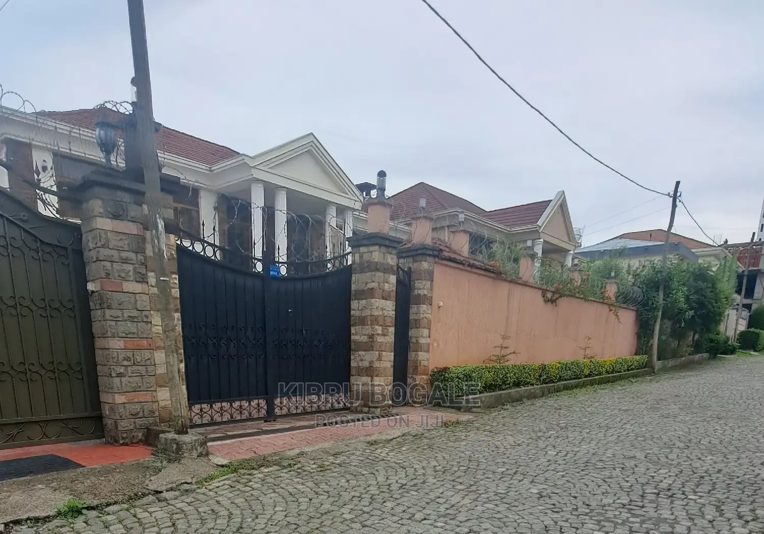 6bdrm House in Ayat, Bole for Sale