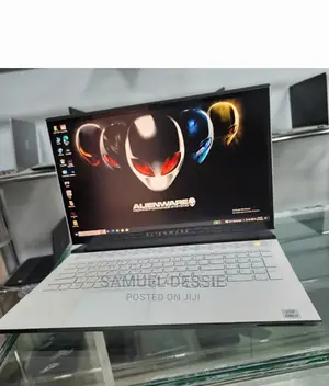 New Laptop Alienware M17x R2 32GB Intel Core I7 SSD 1T