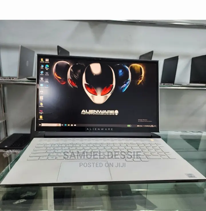 New Laptop Alienware M17x R2 32GB Intel Core I7 SSD 1T