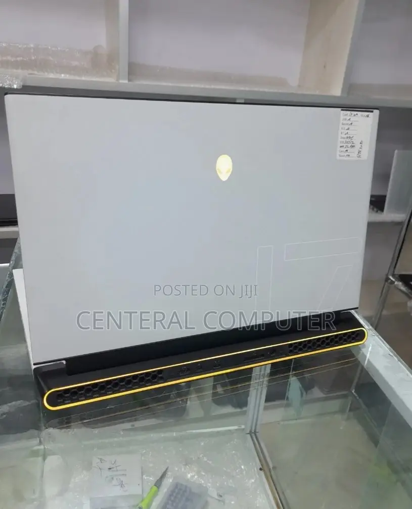 New Laptop Alienware M17x R2 32GB Intel Core I7 SSD 2T