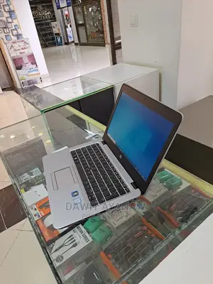 Photo - New Laptop HP EliteBook 820 G3 8GB Intel Core I3 SSD 256GB