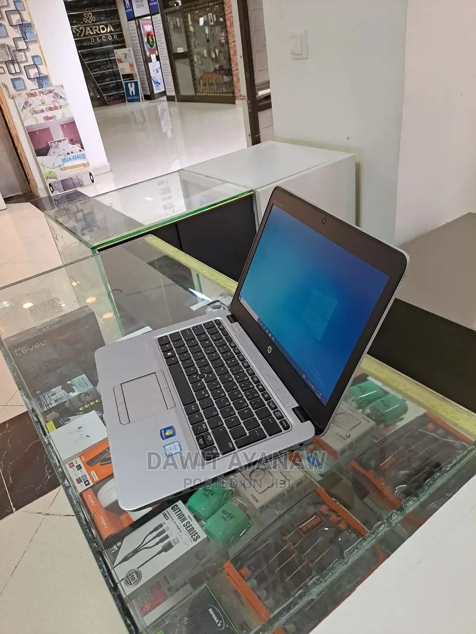 New Laptop HP EliteBook 820 G3 8GB Intel Core I3 SSD 256GB