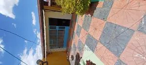 የሚሸጥ የድሮ ቪላ ቤት ያለው ቦታ