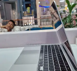 New Laptop Apple MacBook Pro 2020 8GB Intel Core I5 SSD 256GB