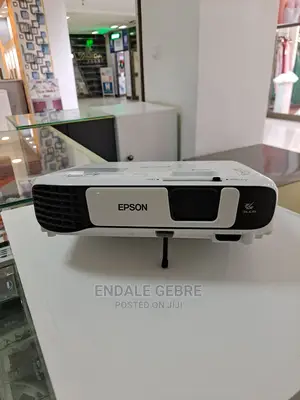 Epson S41 Projector