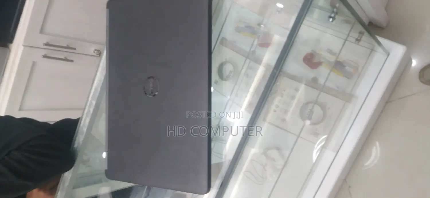 New Laptop Dell Latitude 5310 4GB Intel Core I5 HDD 512GB