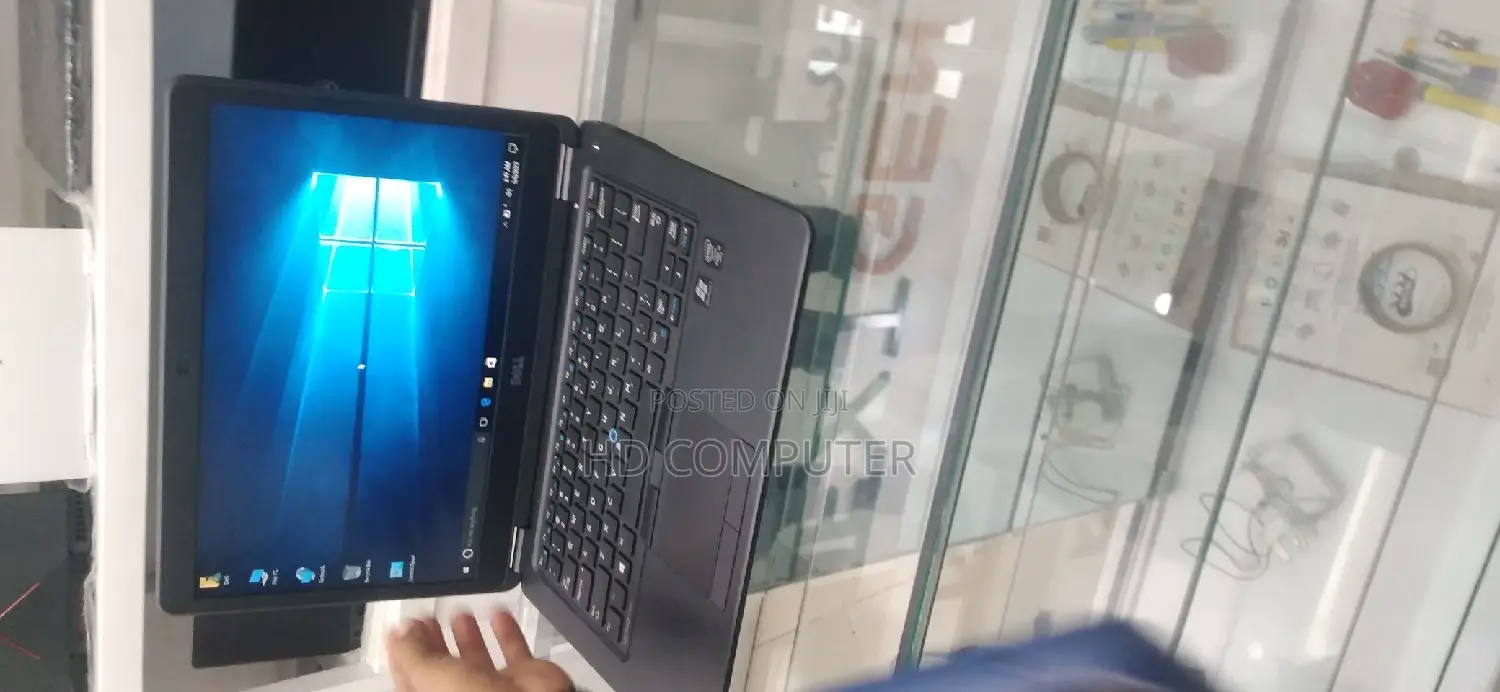 New Laptop Dell Latitude 5310 4GB Intel Core I5 HDD 512GB