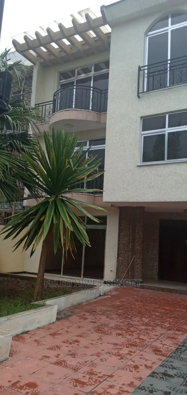 6bdrm House in አአ, Bole for Sale
