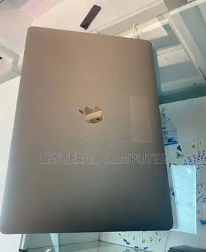 Photo - New Laptop Apple MacBook Pro 2017 8GB Intel Core I7 SSD 512GB