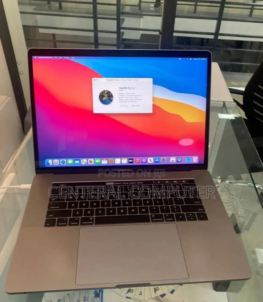 New Laptop Apple MacBook Pro 2017 8GB Intel Core I7 SSD 512GB