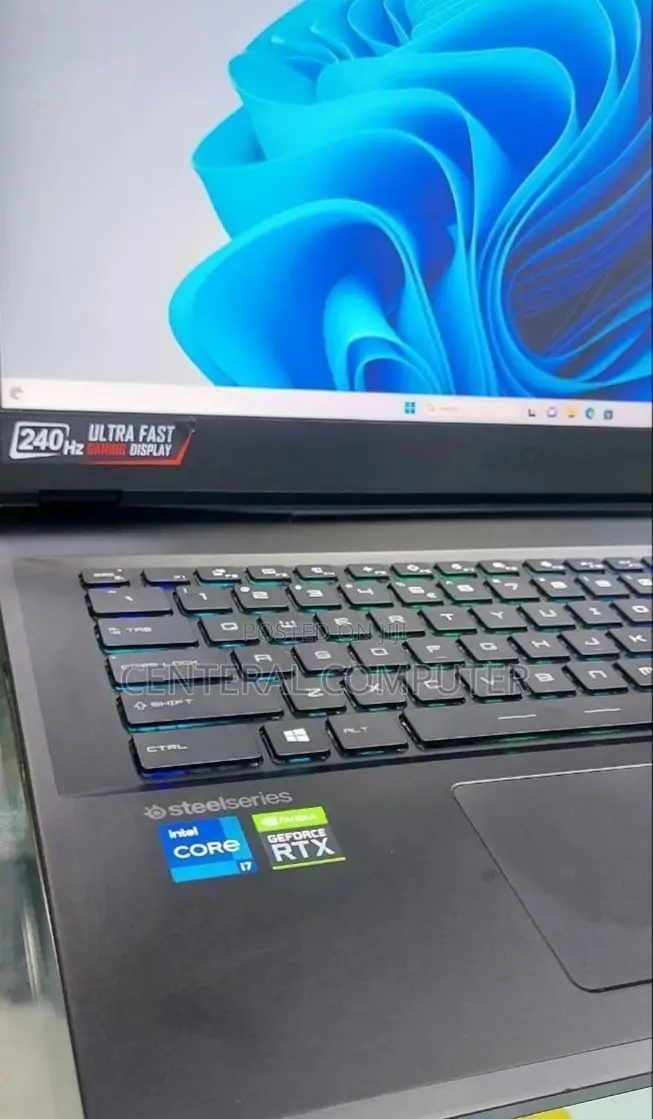 New Laptop MSI Creator 17 B11ue-412 8GB Intel Core I7 SSD 256GB