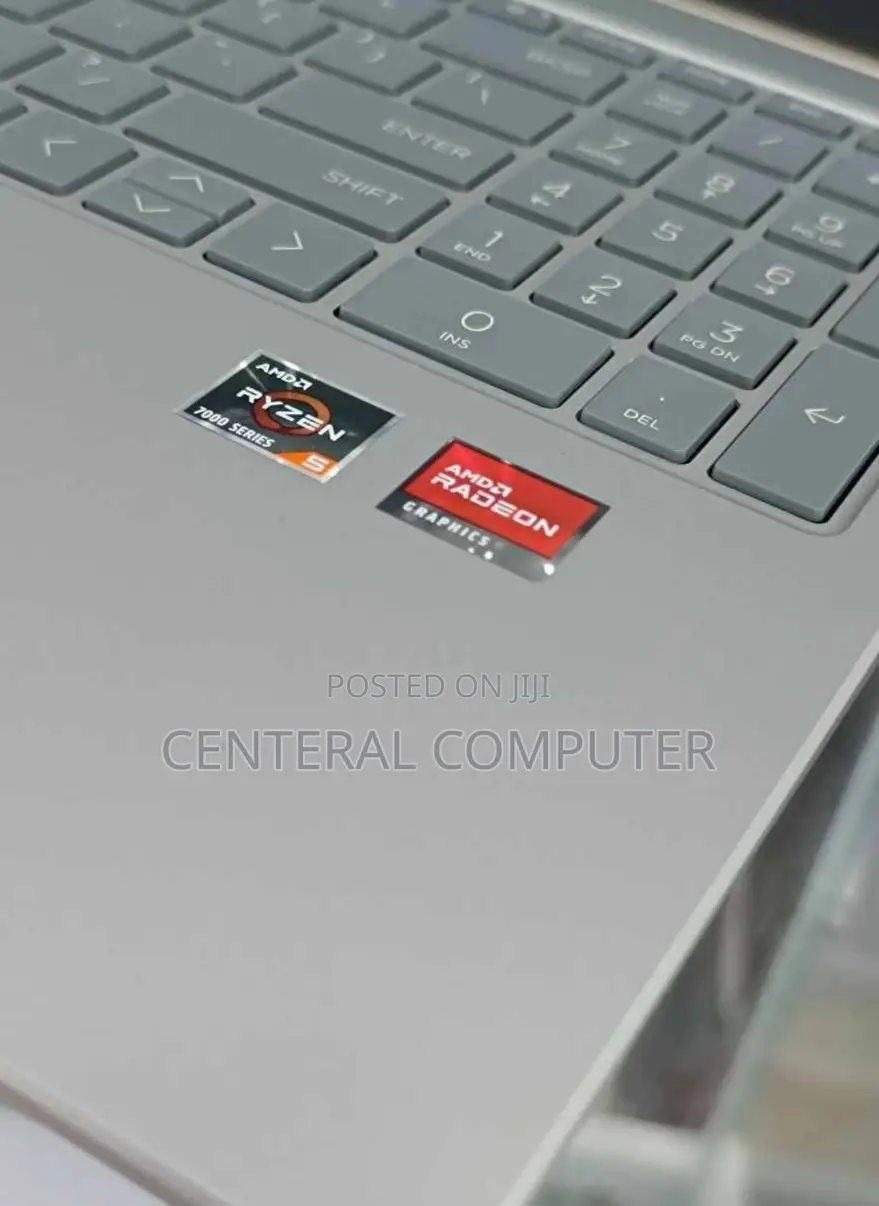 New Laptop HP 240 G3 8GB AMD Ryzen 5 SSD 512GB