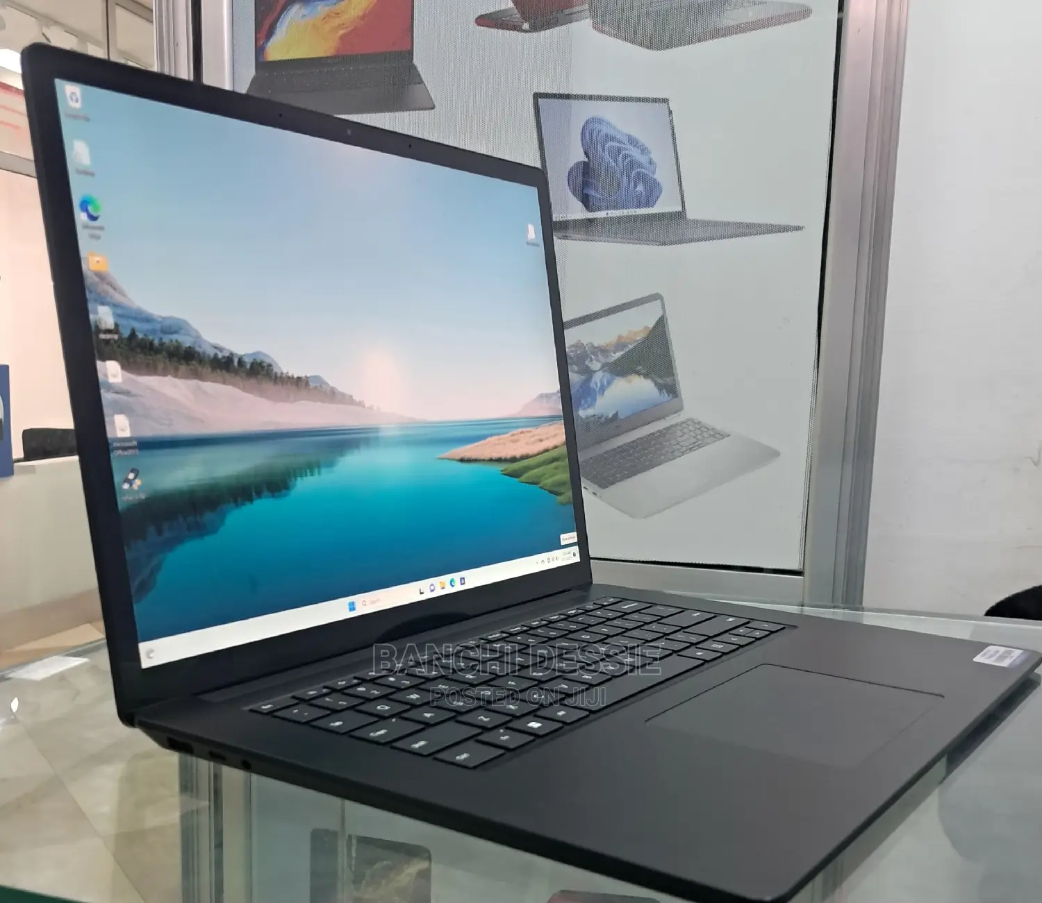 New Laptop Microsoft Surface 32GB Intel Core I7 SSD 1T