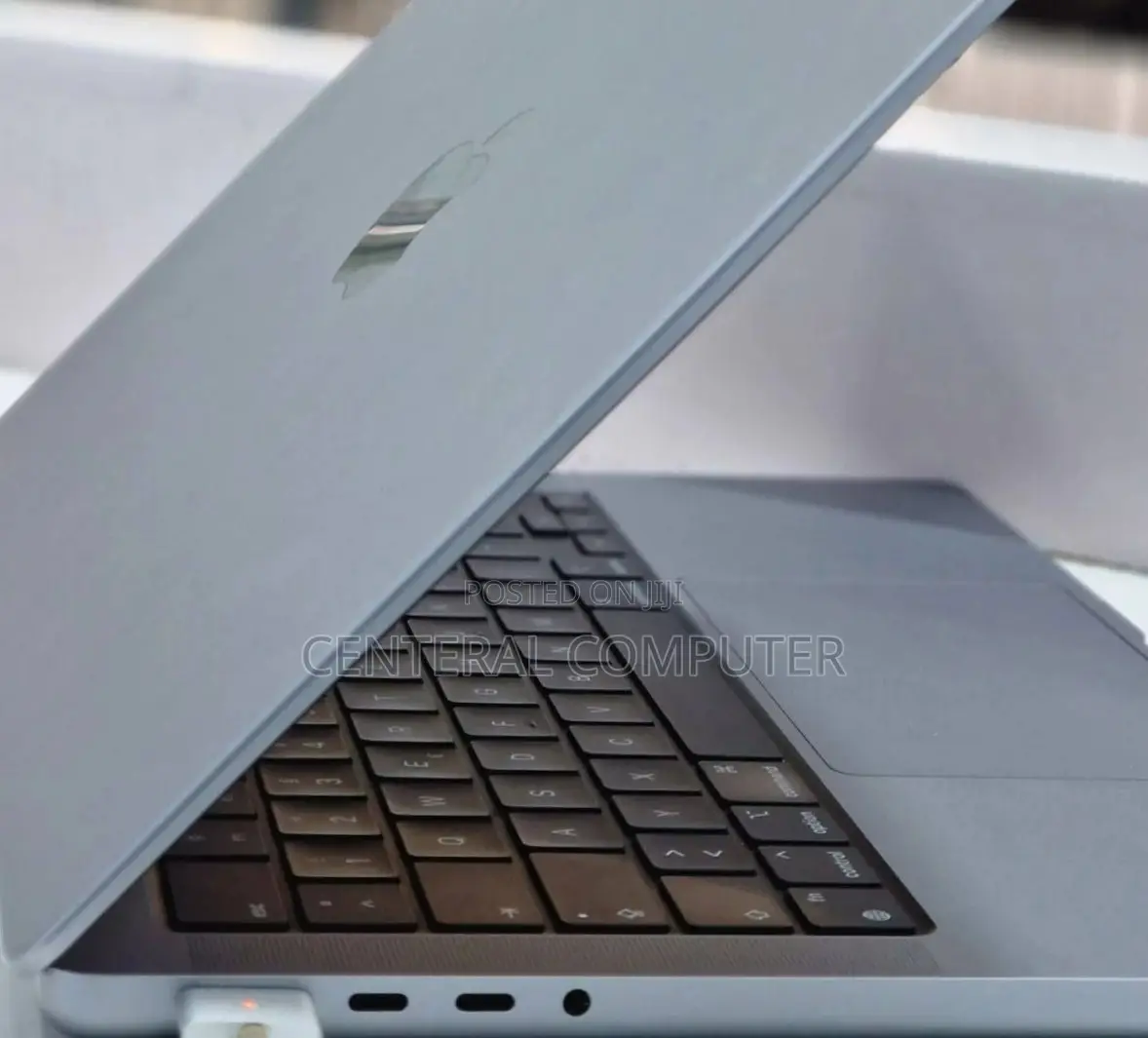 New Laptop Apple MacBook Pro M1 16GB Apple M1 Pro SSD 512GB