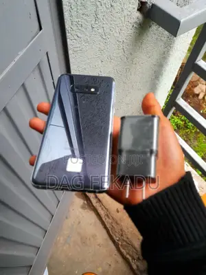 New Samsung Galaxy S10e 128 GB Black