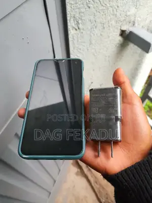 New Samsung Galaxy S10e 128 GB Black