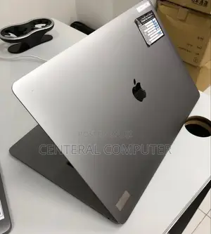 Photo - New Laptop Apple MacBook Pro 2017 16GB Intel Core I7 SSD 512GB