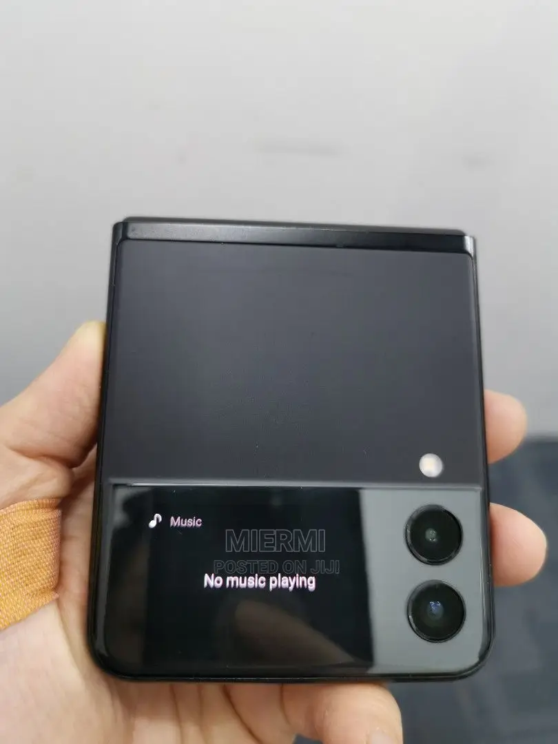 New Samsung Galaxy Z Flip3 5G 128 GB Black