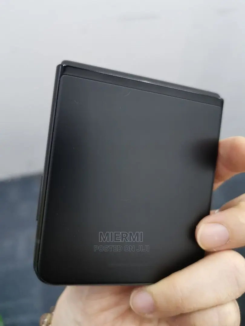 New Samsung Galaxy Z Flip3 5G 128 GB Black