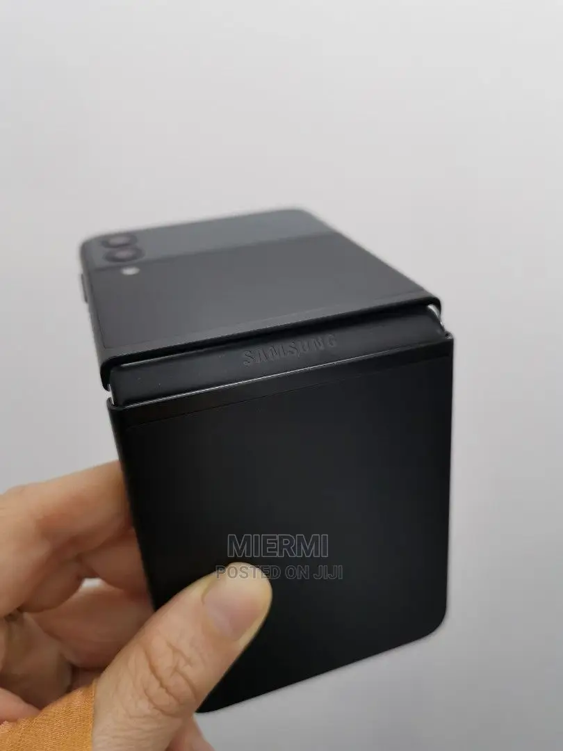 New Samsung Galaxy Z Flip3 5G 128 GB Black