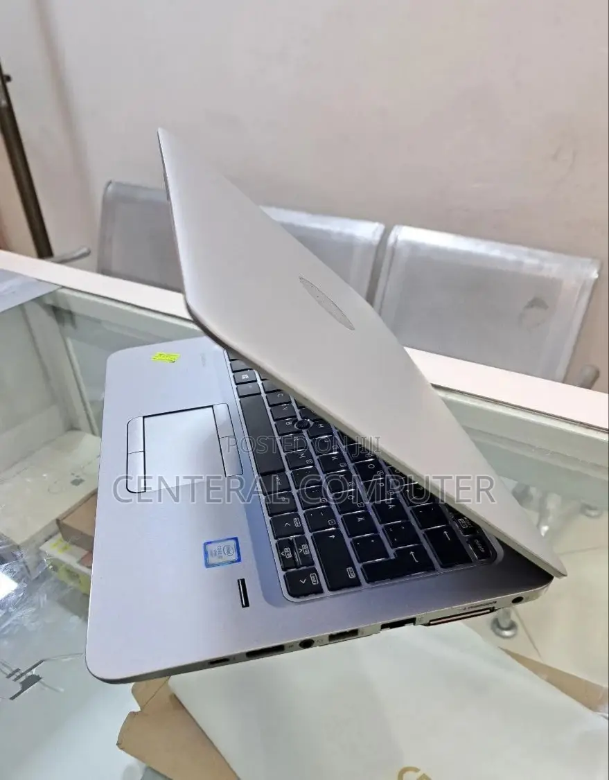 New Laptop HP EliteBook 820 G3 8GB Intel Core I5 SSD 1T