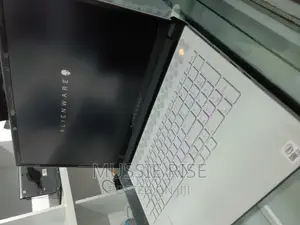 New Laptop Alienware M17x R2 32GB Intel Core I7 SSD 1T