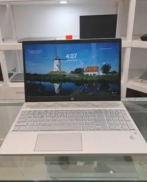 New Laptop HP Pavilion 13 8GB Intel Core I5 HDD 1T