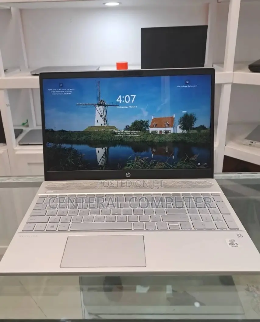 New Laptop HP Pavilion 13 8GB Intel Core I5 HDD 1T