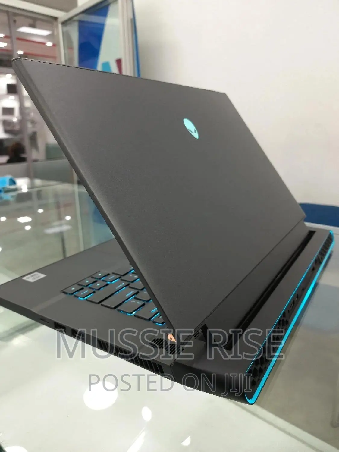 New Laptop Alienware Area-51m 32GB Intel Core I9 SSD 512GB