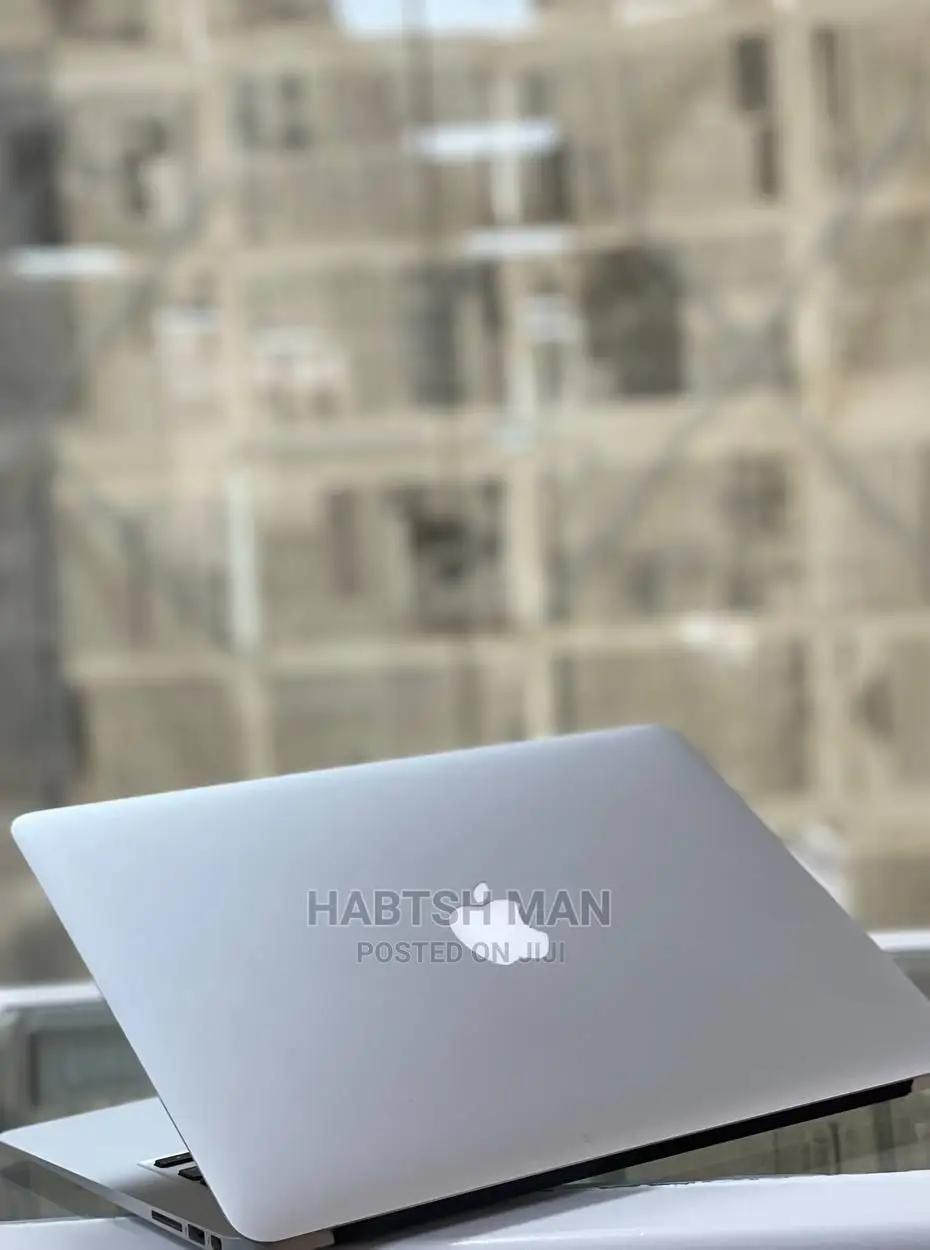 New Laptop Apple MacBook 2017 8GB Intel Core I5 SSD 256GB