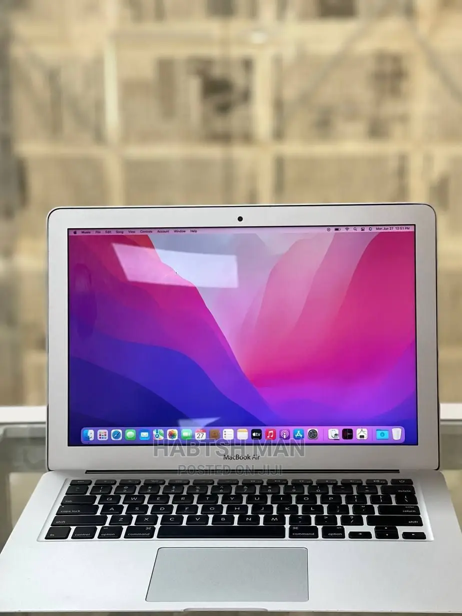 New Laptop Apple MacBook 2017 8GB Intel Core I5 SSD 256GB