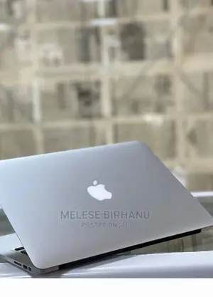 New Laptop Apple MacBook 2017 8GB Intel Core I5 SSD 256GB