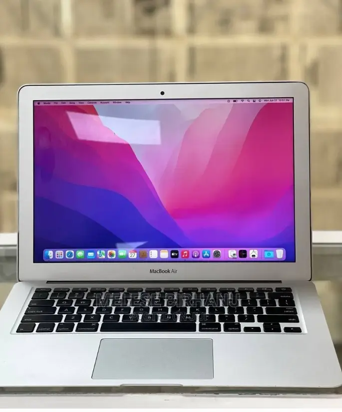 New Laptop Apple MacBook 2017 8GB Intel Core I5 SSD 256GB