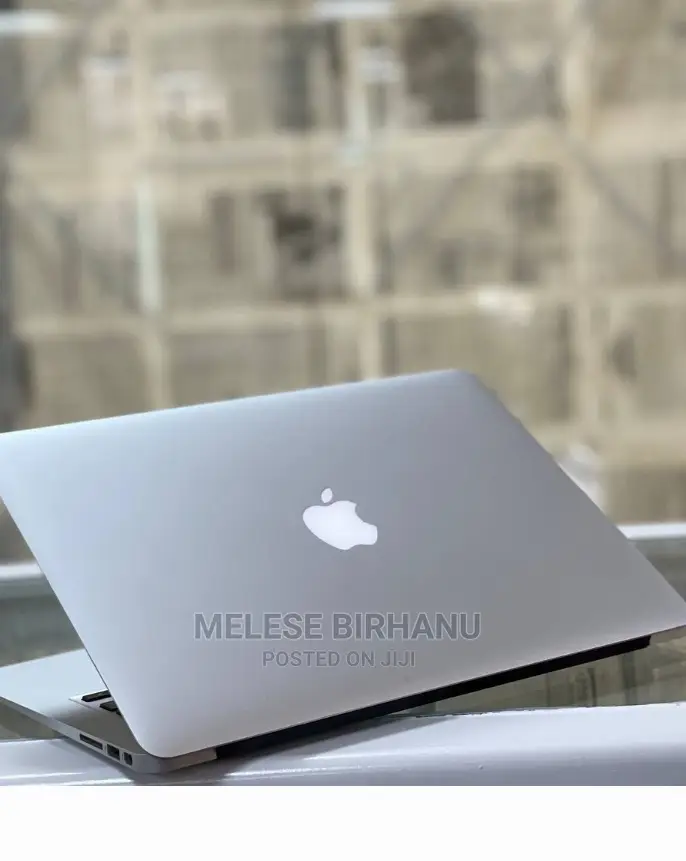 New Laptop Apple MacBook 2017 8GB Intel Core I5 SSD 256GB