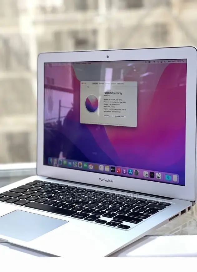 New Laptop Apple MacBook 2017 8GB Intel Core I5 SSD 256GB