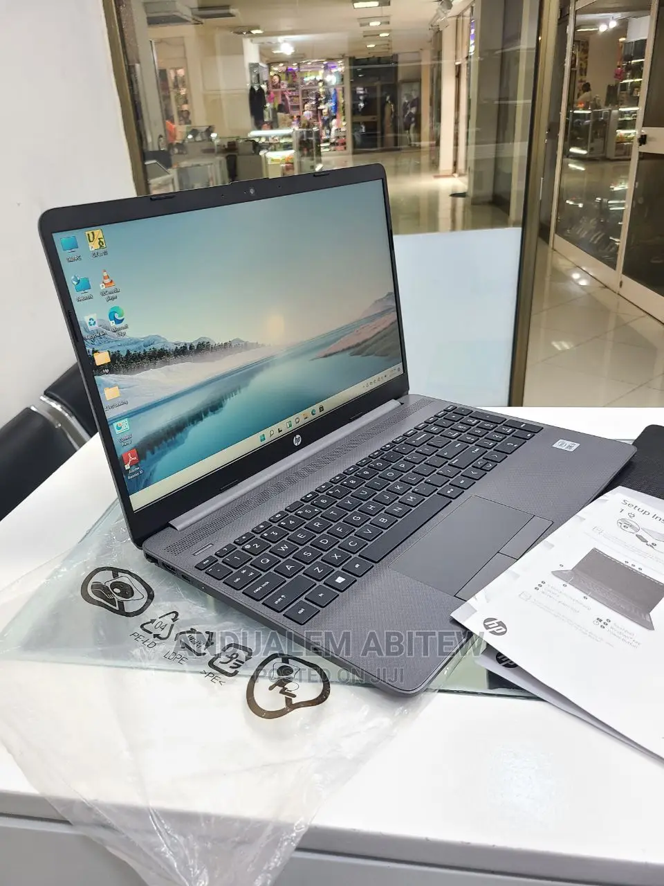 New Laptop HP Stream Notebook 8GB Intel Core I5 SSHD (Hybrid) 1T