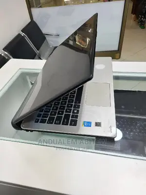 New Laptop Toshiba Satellite C55 4GB Intel Core I5 SSHD (Hybrid) 500GB