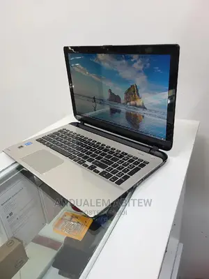New Laptop Toshiba Satellite C55 4GB Intel Core I5 SSHD (Hybrid) 500GB