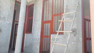 5bdrm House in Dukem Home, East Shewa for sale