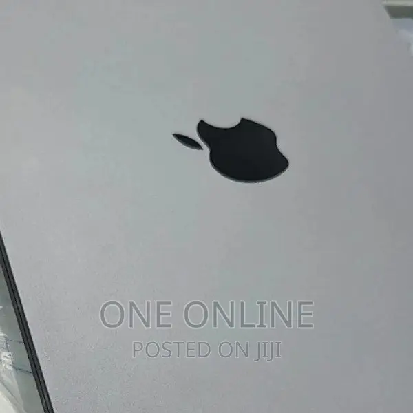 New Laptop Apple MacBook Pro 2022 M2 16GB Apple M2 SSD 512GB