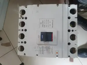 Circuit Breaker 630A 4 Pole